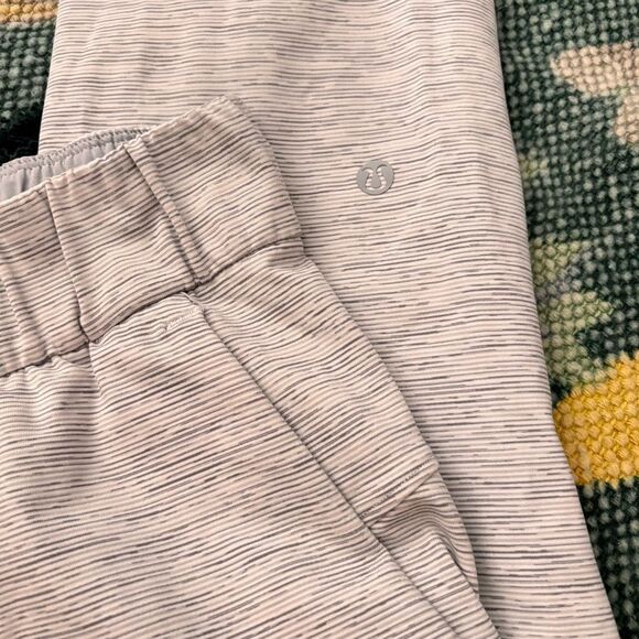 Lululemon On the Fly Pant - 4 - Picture 3 of 5